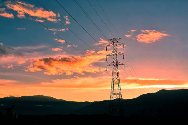 ความแตกต่างระหว่าง Lattice Tower และ Monopole